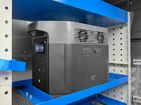 01bis_An Ecoflow power supply in a Syncro racking system