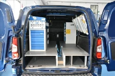 01_The Opel Combo with Syncro System racking for an electrician