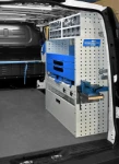 03_The Ultra System pull-out vice bench, transparent containers, drawers and shelves