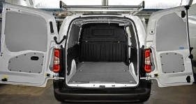 A floor liner in non-slip marble-look plywood and aluminium interior liners in a ProAce City