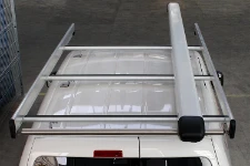 Practical roof-top solution for transporting tubes and pipes