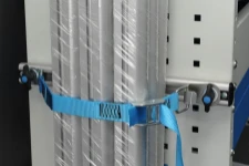 01_Material lashed to the slide bar with a strap