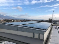 01_Photovoltaic panels on the roof of the Syncro System office block