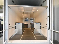 01_Syncro racking in the two-section trailer