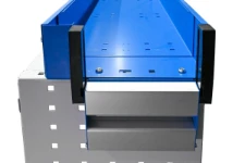 01_Syncro’s new top tray door in open position