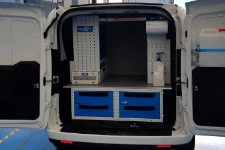 01_The Doblò’s special racking solution with a double-height underfloor drawer unit