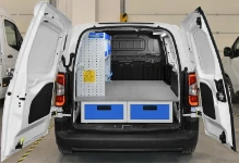 01_The Opel Combo with Syncro underfloor drawers