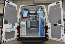 01_The VW Crafter with Syncro racking for assisting HGVs