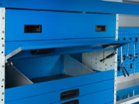 02_Shelves with 180 mm high metal dividers