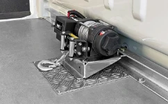 02_The winch secured to a metal profile