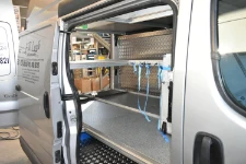 04_Access from the side door of the undertakers’ Trafic