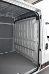 04_Cargo retaining accessories on the Fiat Ducato’s bulkhead