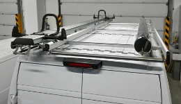 04_Syncro’s roof rack, ladder slide and pipe carrier on the Fiat Ducato