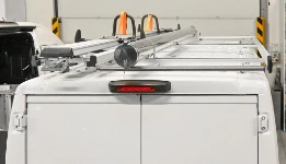 04_The damped action ladder slide and pipe carrier on the Ducato’s roof