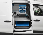 04_The underfloor shelf and cargo lashing straps in the Renault Express L1 H1