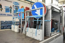 05_Bar racks with metal support frames on the back of the truck