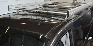 05_The roof rack with Ultrasilent profile on the electrician’s Custom