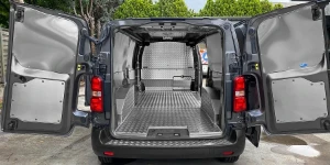 11_A Fiat Scudo with a floor liner in aluminium tread plate