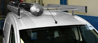 A roof rack with a pipe carrier on a Toyota ProAce City