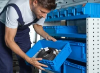 Euronorm containers on Syncro Ultra shelving