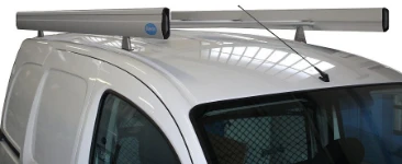 The NV250’s roof rack with side fences and loading roller seen from the front
